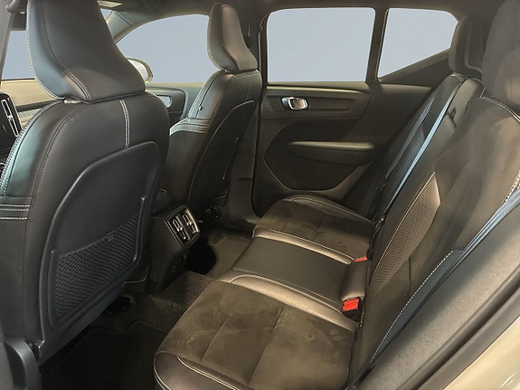 Volvo XC40 13 of 18