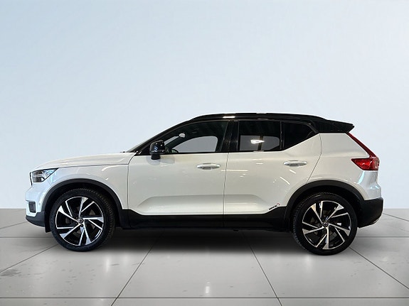 Volvo XC40 4 of 5