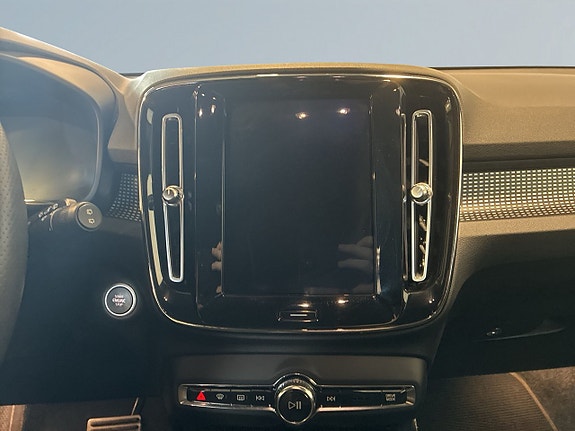 Volvo XC40 11 of 18