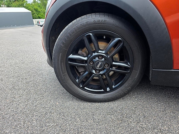 MINI Cooper 9 of 10