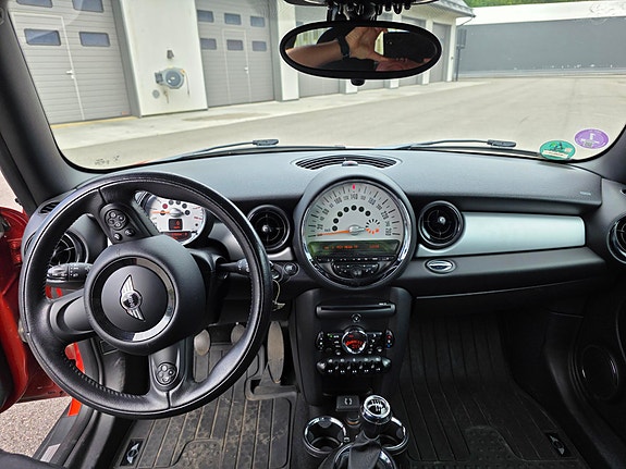 MINI Cooper 8 of 10