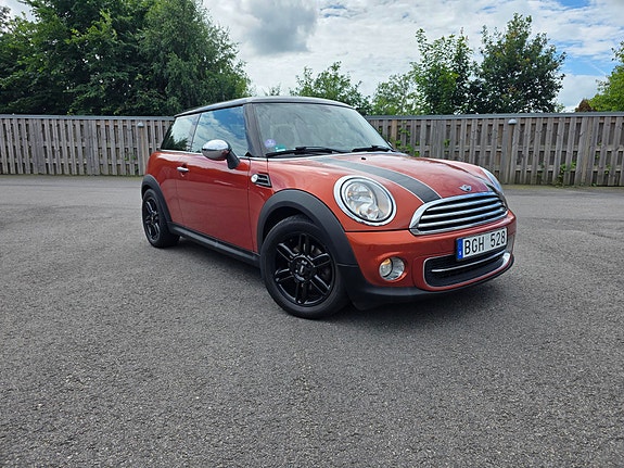 MINI Cooper 2 of 10