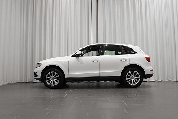 Audi Q5 2 of 21