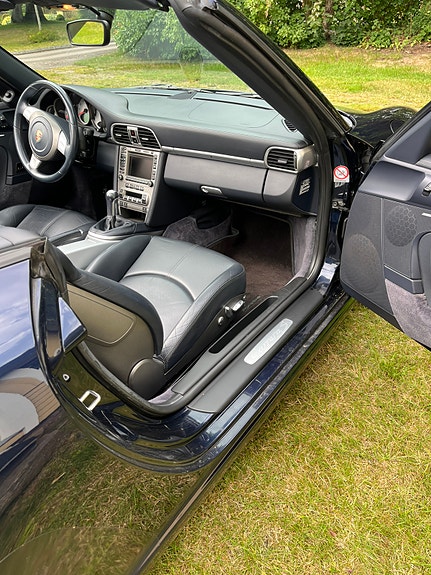 Porsche 911 Carrera S 8 of 9