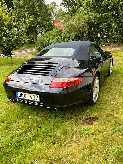 Porsche 911 Carrera S 4 of 5
