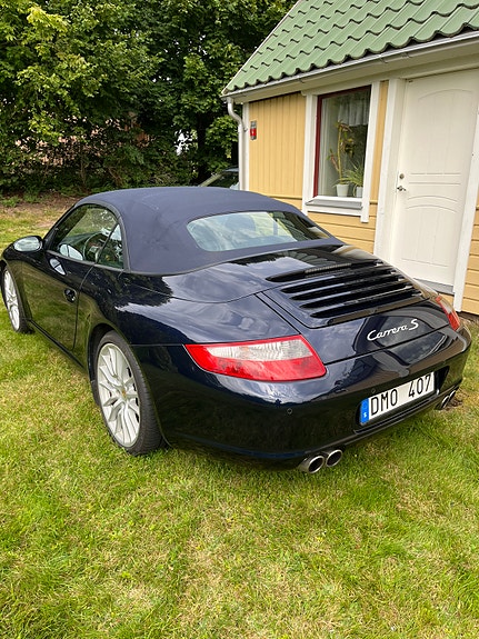 Porsche 911 Carrera S 3 of 5