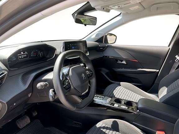 Peugeot e-208 4 of 5