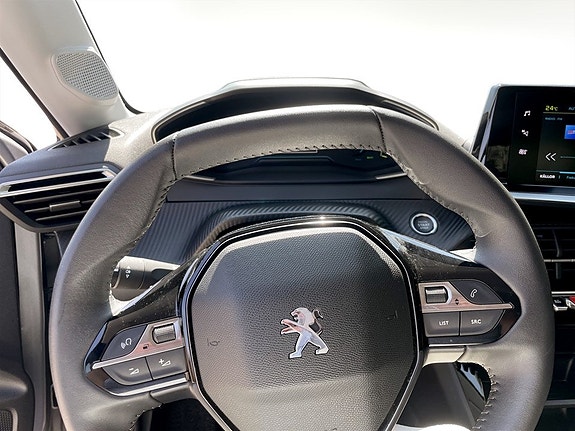 Peugeot e-208 7 of 15