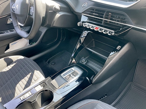 Peugeot e-208 10 of 15