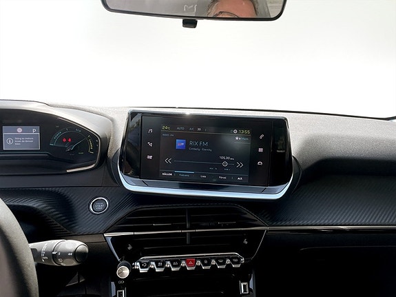 Peugeot e-208 9 of 15