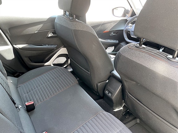 Peugeot e-208 12 of 15