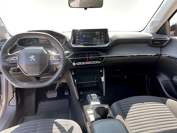 Peugeot e-208 6 of 15