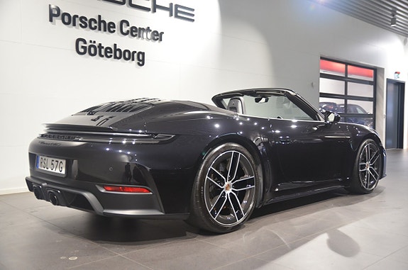 Porsche 911 Carrera 4 GTS 4 of 5
