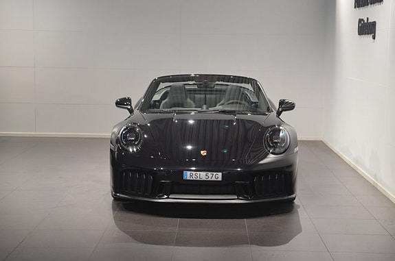 Porsche 911 Carrera 4 GTS 3 of 5