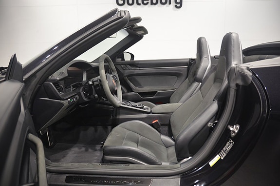 Porsche 911 Carrera 4 GTS 10 of 16