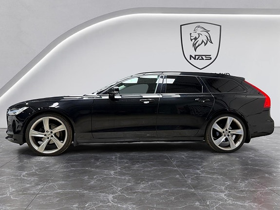 Volvo V90 2 of 5