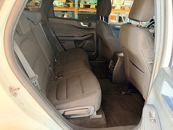 Ford Kuga 17 of 21