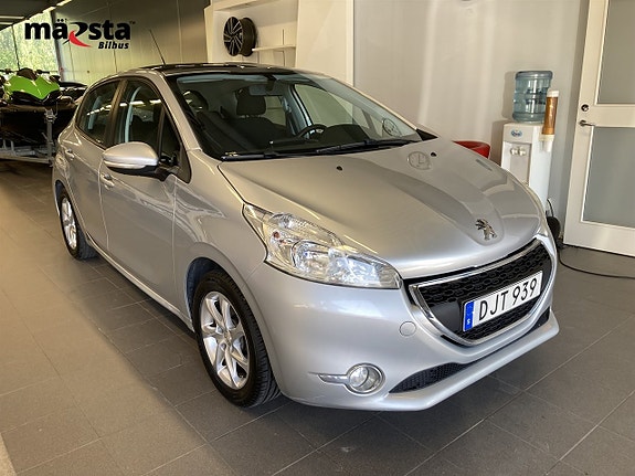 Peugeot 208 2 of 5