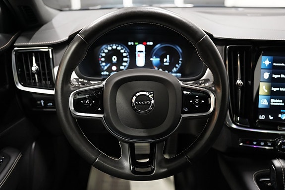 Volvo S90 14 of 30