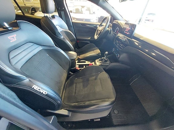 Ford Focus 9 of 11