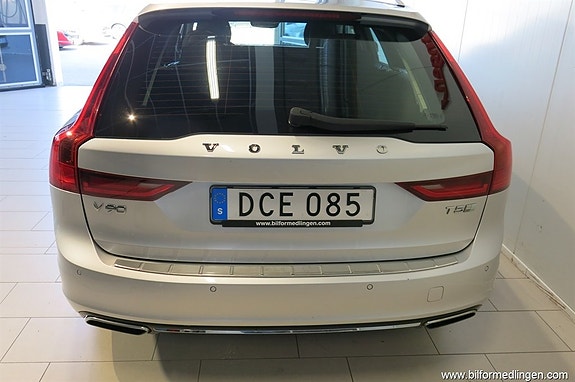 Volvo V90 2 of 5