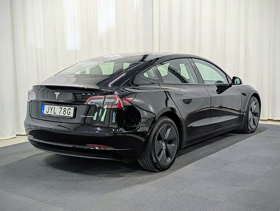 Tesla Model 3 4 of 5