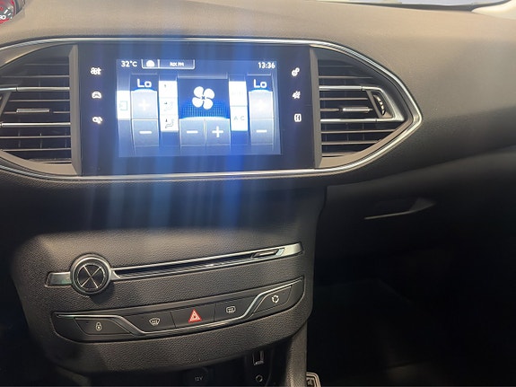 Peugeot 308 SW 16 of 22