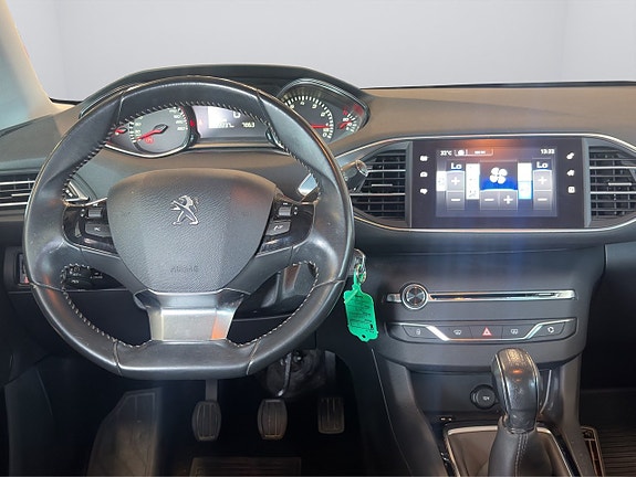 Peugeot 308 SW 12 of 22