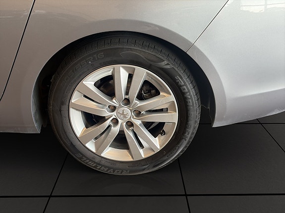 Peugeot 308 SW 22 of 22