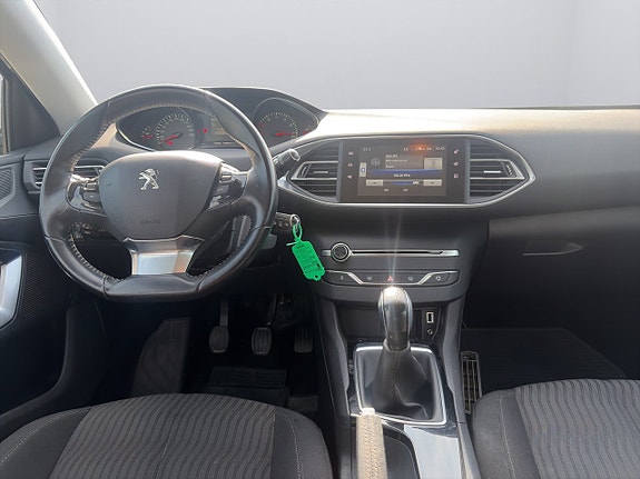 Peugeot 308 SW 13 of 22