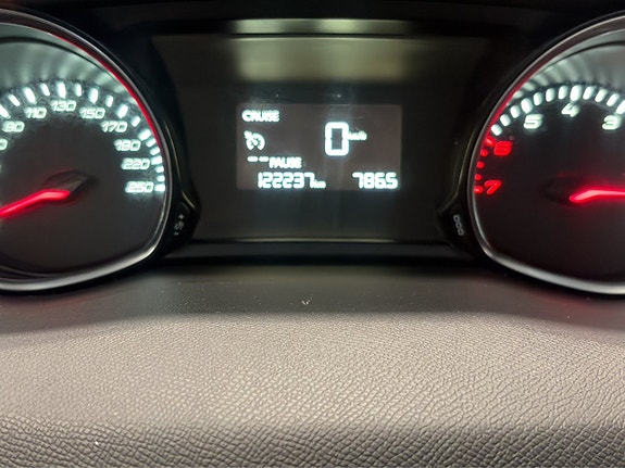 Peugeot 308 SW 15 of 22