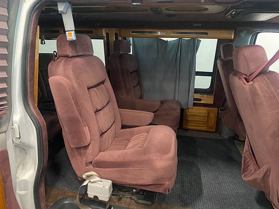 Chevrolet Express G1500 8 of 18
