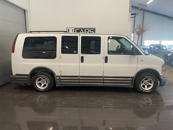 Chevrolet Express G1500 2 of 5