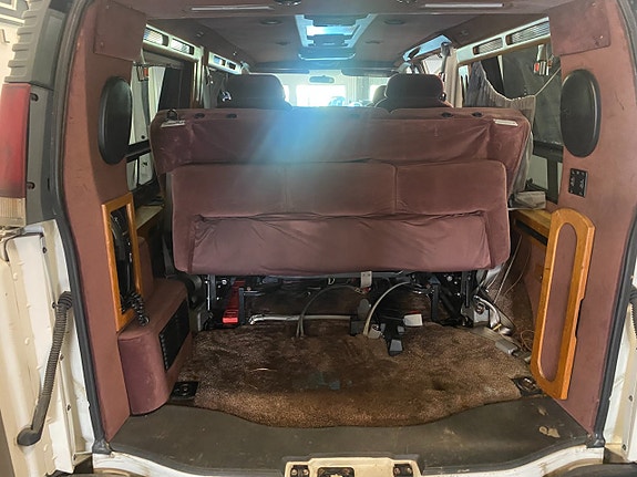 Chevrolet Express G1500 11 of 18