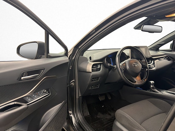 Toyota C-HR 10 of 28