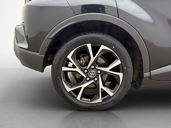 Toyota C-HR 27 of 28