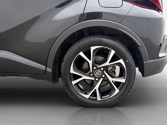 Toyota C-HR 26 of 28