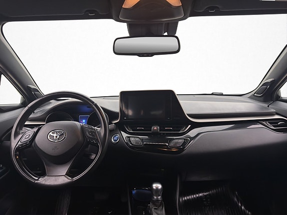 Toyota C-HR 15 of 28