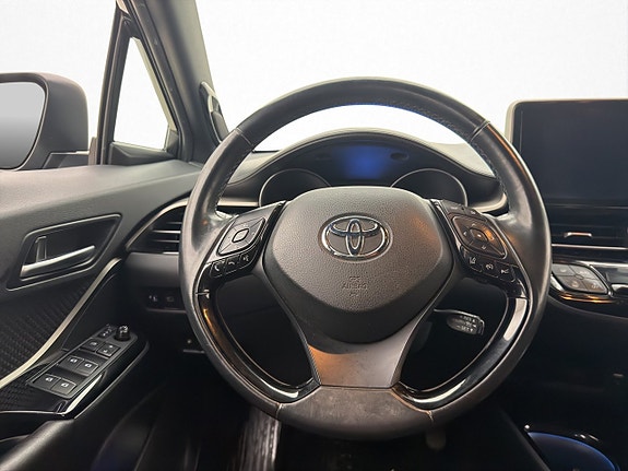 Toyota C-HR 16 of 28