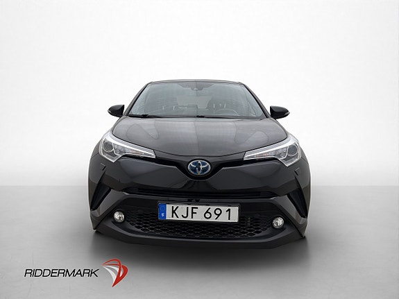 Toyota C-HR 2 of 28