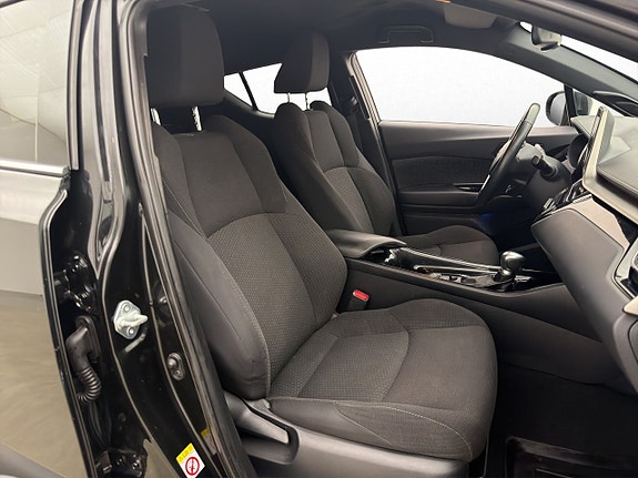 Toyota C-HR 12 of 28