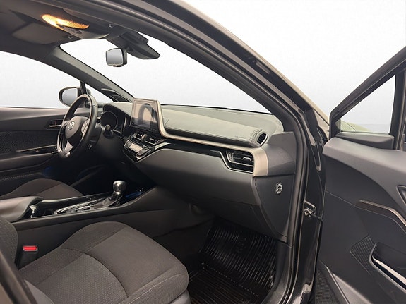Toyota C-HR 13 of 28