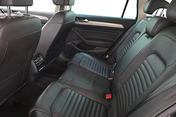 Volkswagen Passat 13 of 21