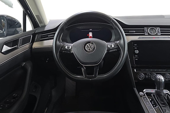 Volkswagen Passat 11 of 21