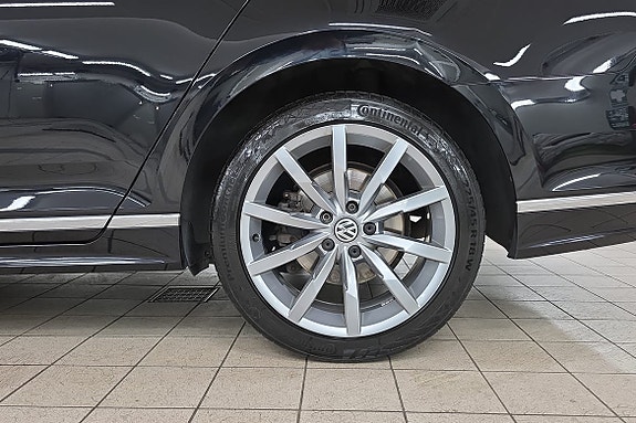 Volkswagen Passat 17 of 21