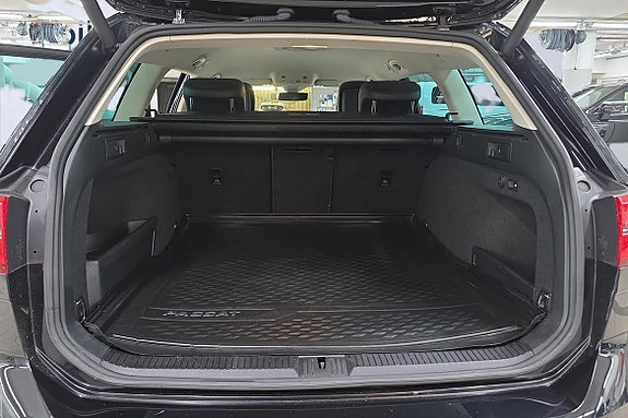 Volkswagen Passat 12 of 21