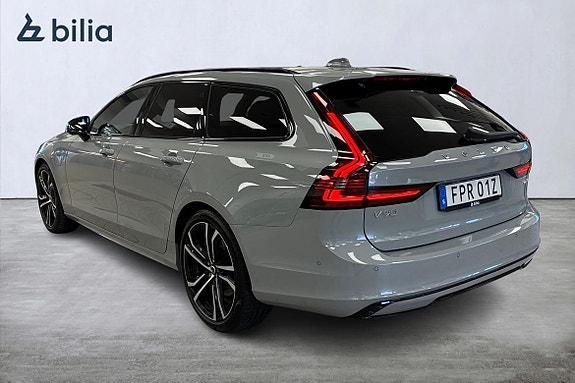 Volvo V90 2 of 5