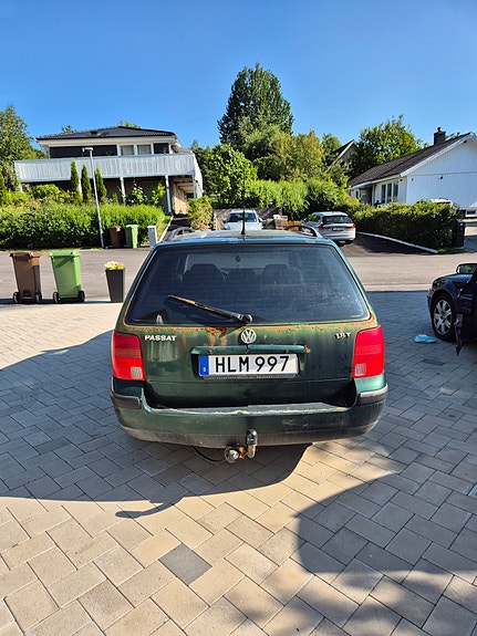 Volkswagen Passat 2 of 5