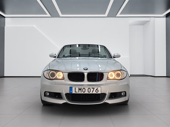 BMW 120i 3 of 5