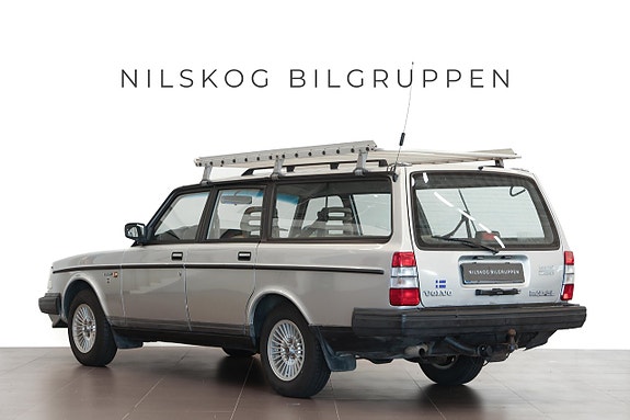 Volvo 240 4 of 11